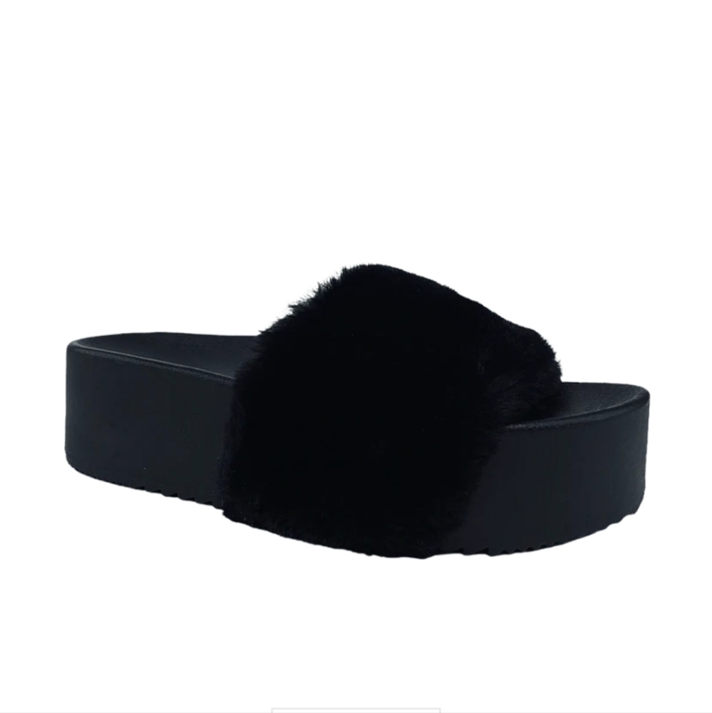 Qupid Iceland Black Fur Sandals NWT